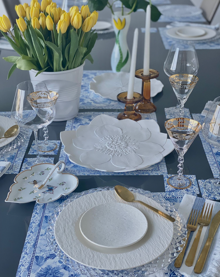 BLUE TOILE PAPER PLACEMAT