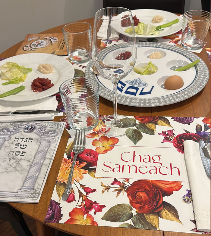 CHAG SAMEACH WITH FLOWERS PAPER PLACEMAT