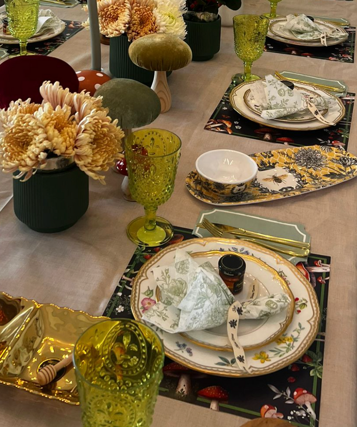 MUSHROOM FANTASY PAPER PLACEMATS